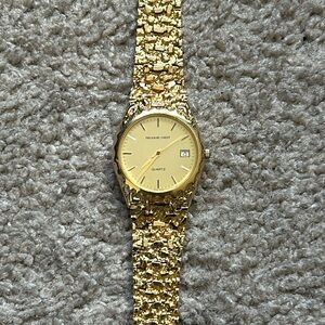 Treasure chest women’s‎ vintage gold tone textured bracelet watch one size